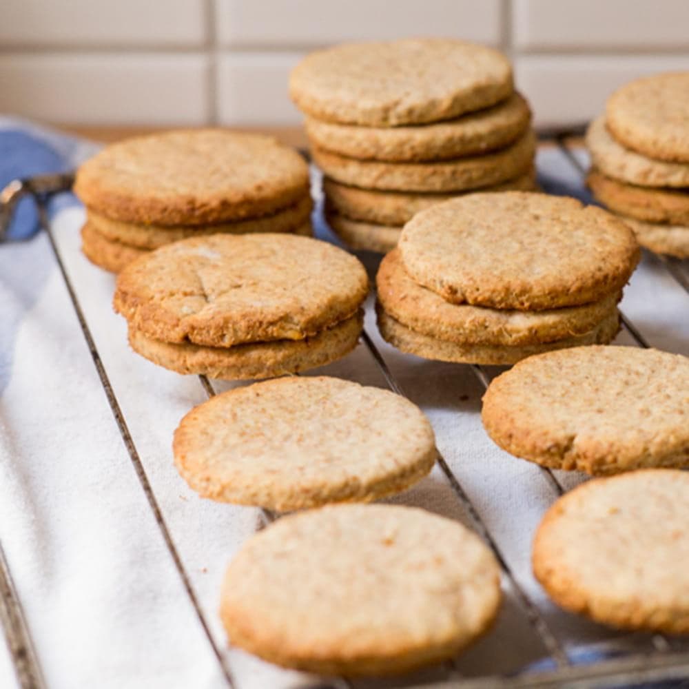Several cookies on a cooling tray